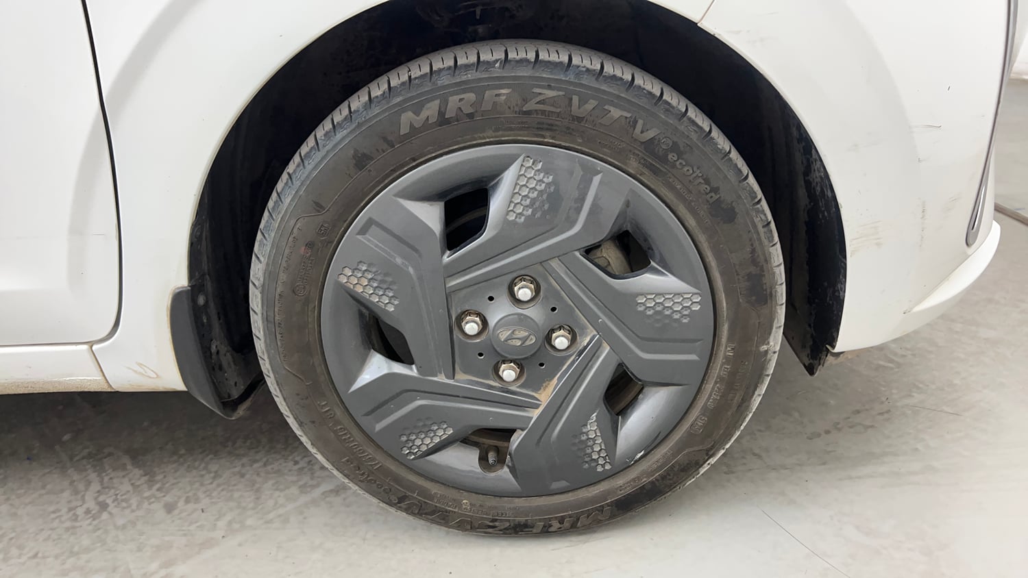 Used 2022 Hyundai Aura S 1.2 AMT Petrol Petrol Automatic tyres RIGHT FRONT TYRE RIM VIEW