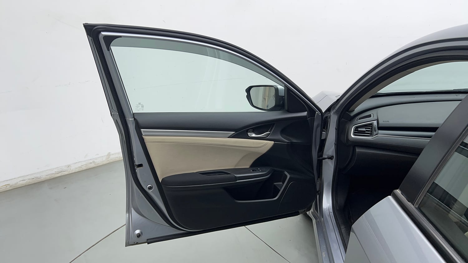 Used 2019 Honda Civic V CVT Petrol Petrol Automatic interior LEFT FRONT DOOR OPEN VIEW