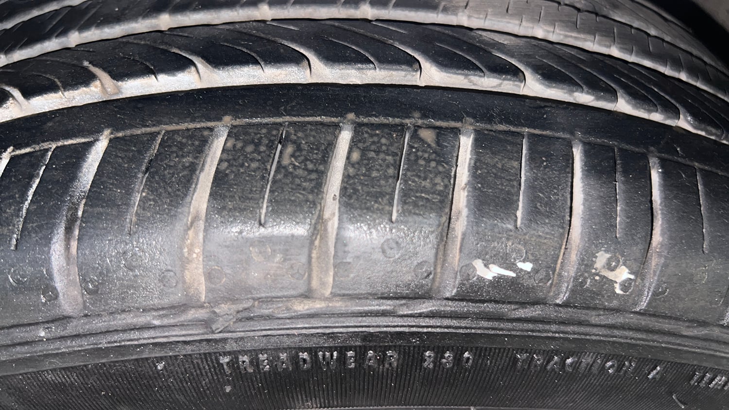 Used 2013 Volkswagen Polo Highline1.2L (P) Petrol Manual tyres RIGHT FRONT TYRE TREAD VIEW