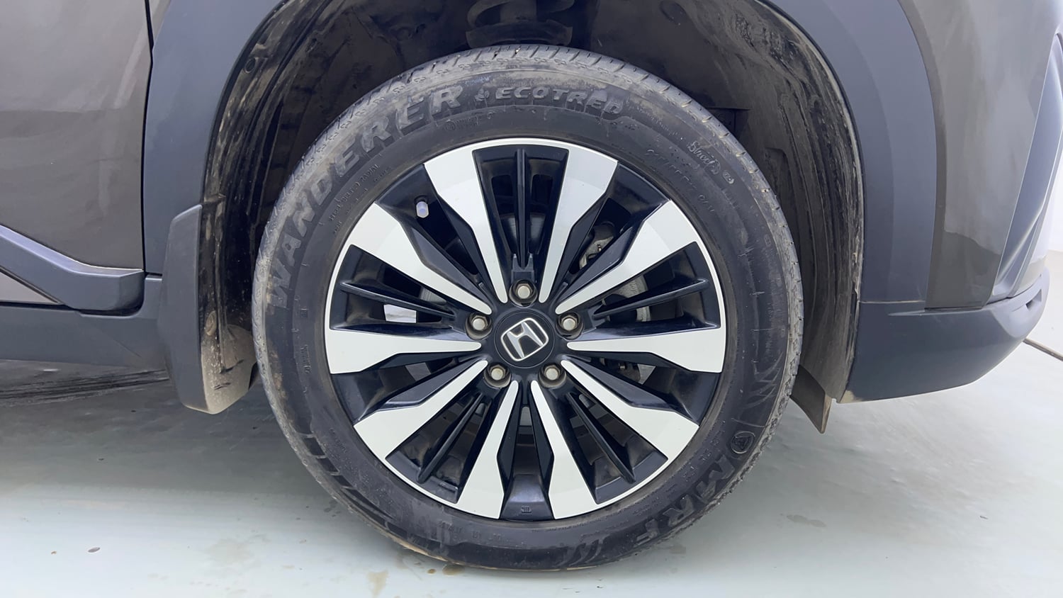 Used 2024 Honda Elevate ZX CVT Petrol Automatic tyres RIGHT FRONT TYRE RIM VIEW