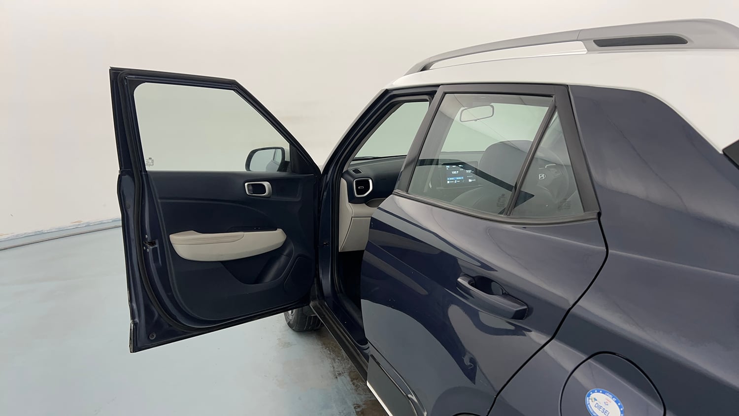 Used 2020 Hyundai Venue SX 1.4 CRDi Dual Tone Diesel Manual interior LEFT FRONT DOOR OPEN VIEW