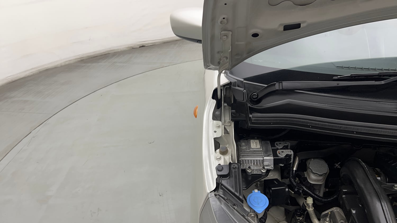 Used 2024 Maruti Suzuki Wagon R VXI 1.0 CNG Cng Manual engine ENGINE RIGHT SIDE HINGE & APRON VIEW