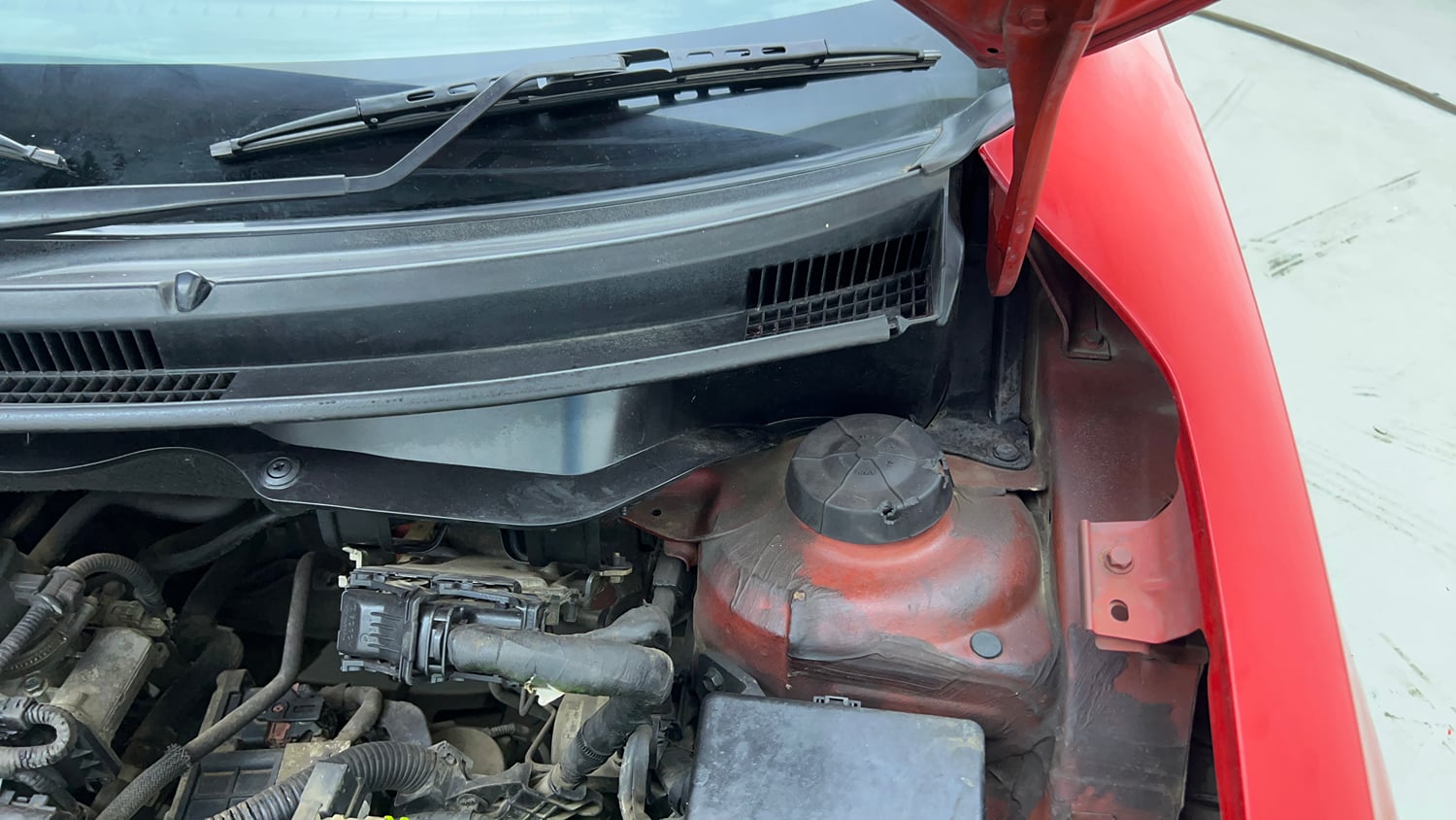 Used 2019 Maruti Suzuki Swift ZXi Plus AMT Petrol Automatic engine ENGINE LEFT SIDE HINGE & APRON VIEW