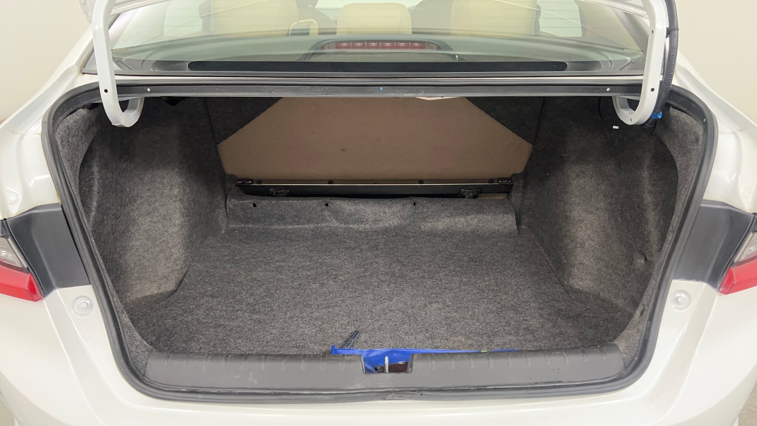 Used 2022 Honda City V CVT Petrol Petrol Automatic interior DICKY INSIDE VIEW