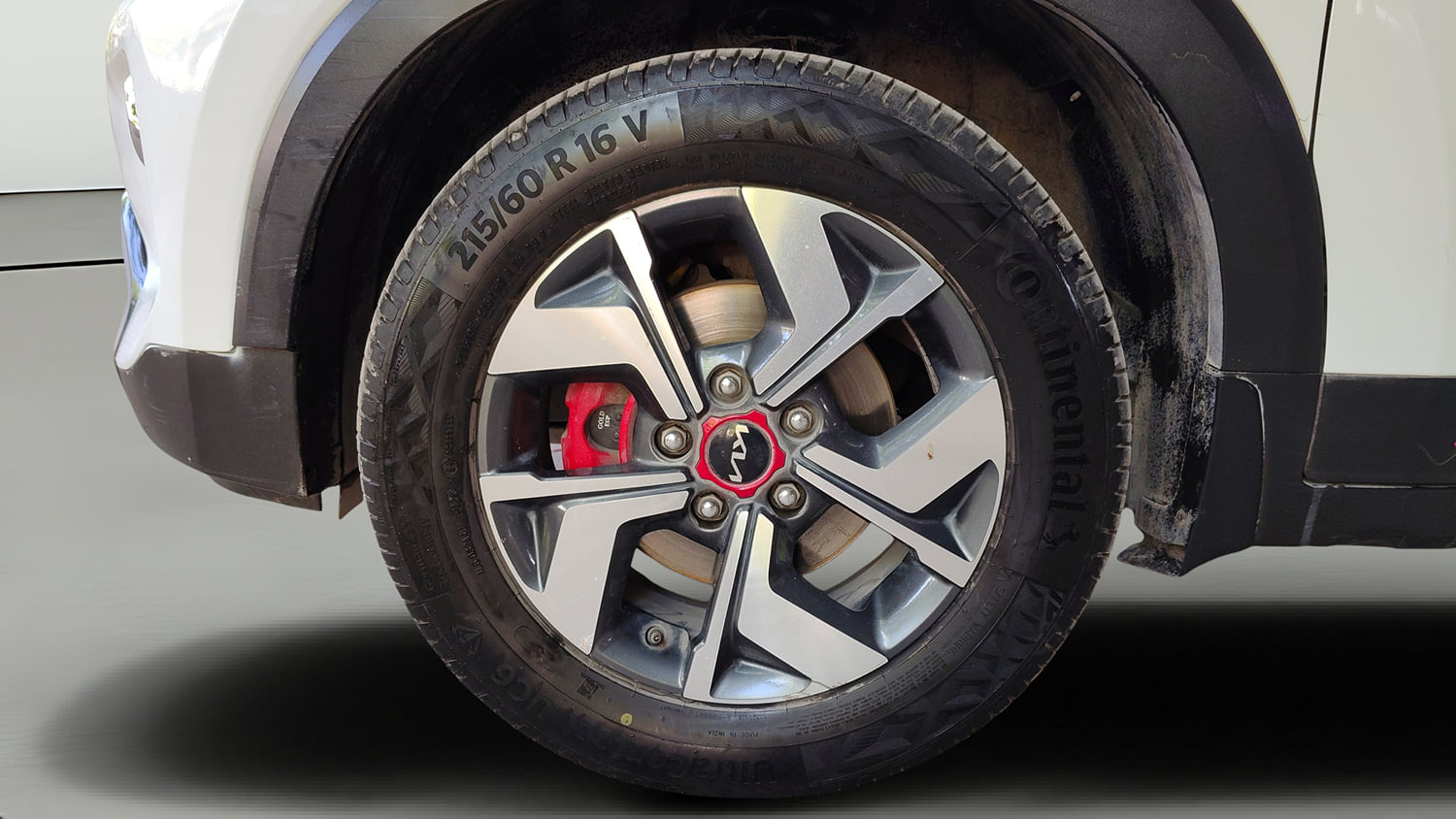 Used 2021 Kia Sonet GTX Plus 1.5 AT Diesel Automatic tyres LEFT FRONT TYRE RIM VIEW