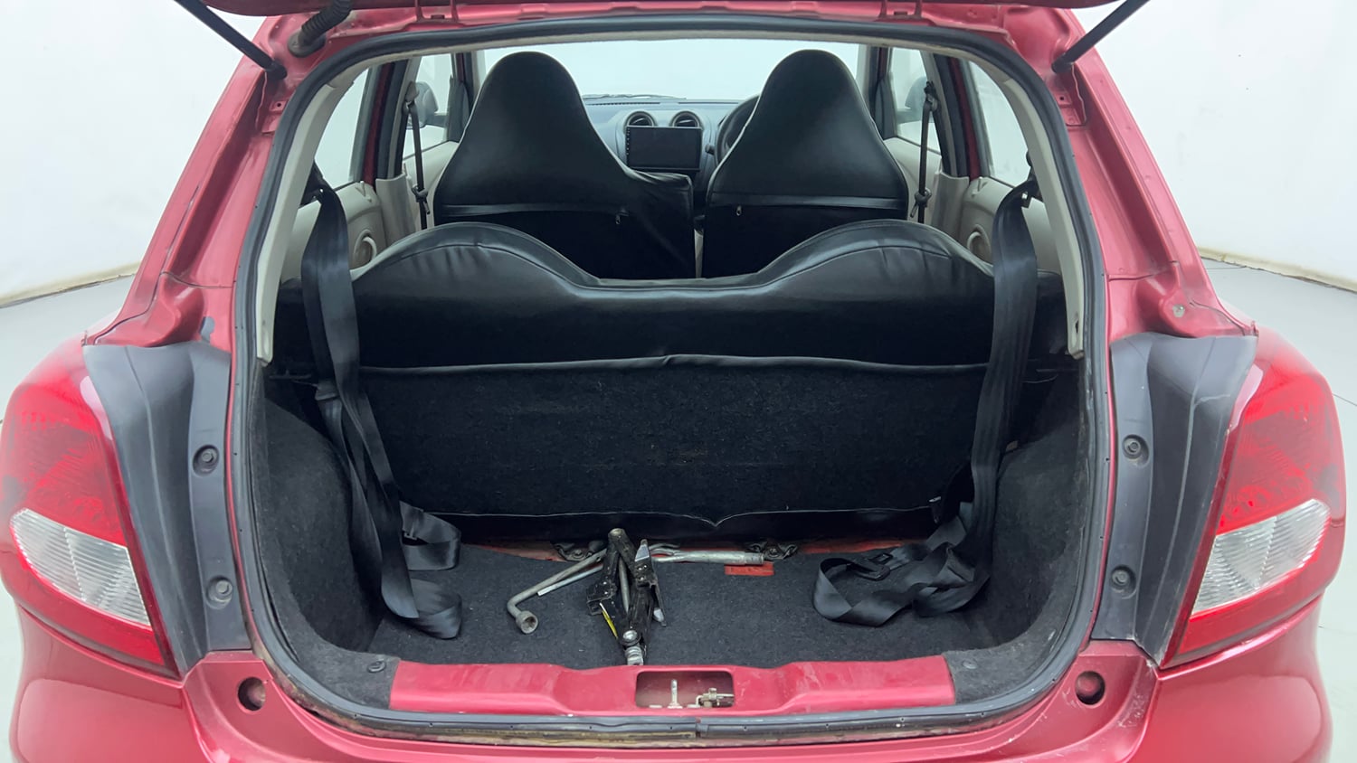 Used 2016 Datsun GO T Petrol Manual interior DICKY INSIDE VIEW