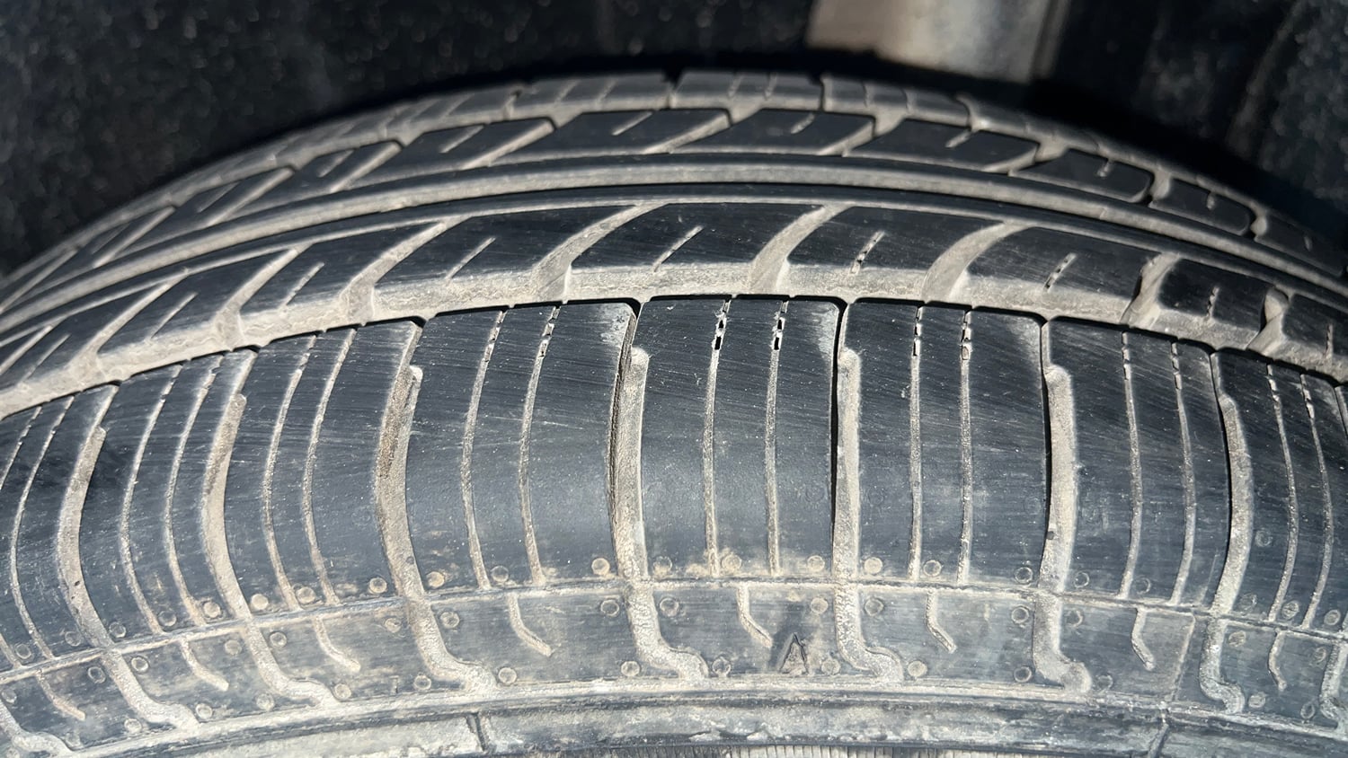 Used 2017 Maruti Suzuki Swift Lxi (O) Petrol Manual tyres LEFT REAR TYRE TREAD VIEW
