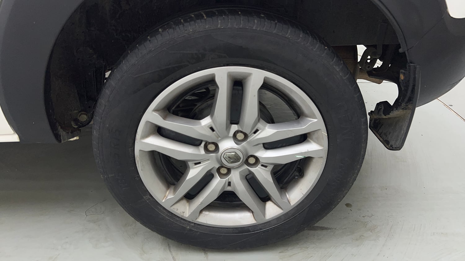 Used 2024 Renault Triber RXZ Petrol Manual tyres LEFT REAR TYRE RIM VIEW