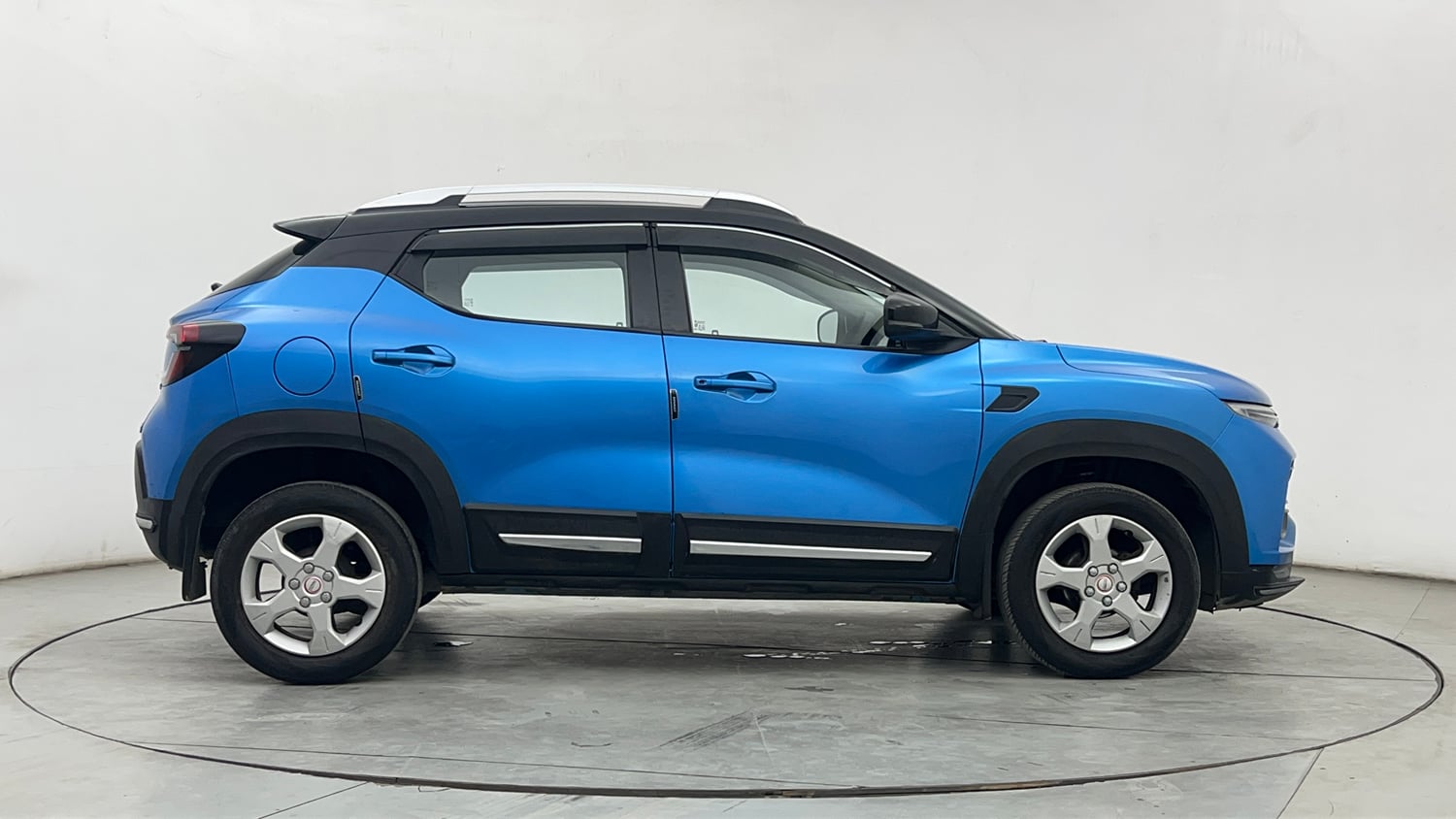 Used 2021 Renault Kiger RXT 1.0 Turbo MT Dual Tone Petrol Manual exterior RIGHT SIDE VIEW