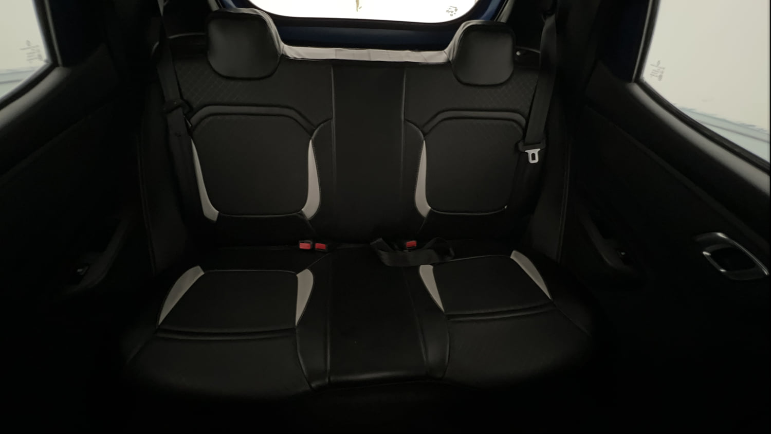 Used 2022 Renault Kwid CLIMBER 1.0 (O) Petrol Manual interior REAR SEAT CONDITION VIEW