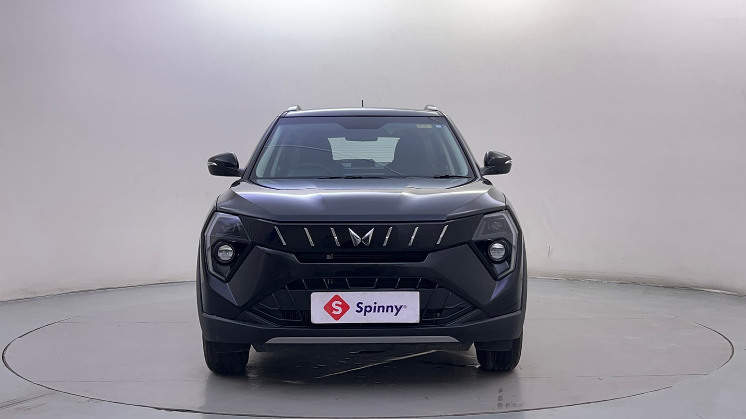 Used 2025 Mahindra XUV 3XO AX5 1.5 Diesel Autoshift Plus Diesel Automatic exterior FRONT VIEW