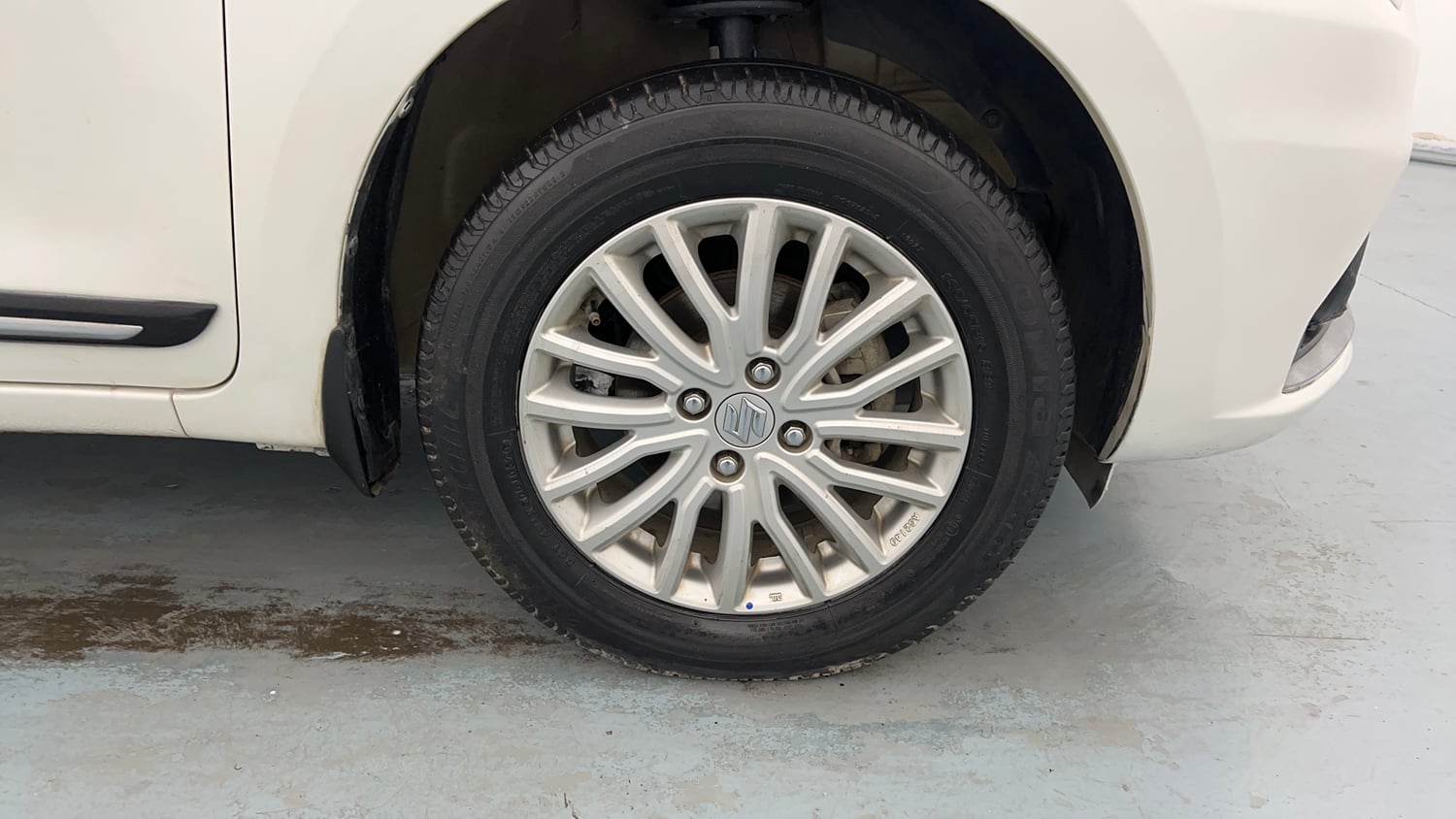 Used 2020 Maruti Suzuki Dzire ZXi Petrol Manual tyres RIGHT FRONT TYRE RIM VIEW
