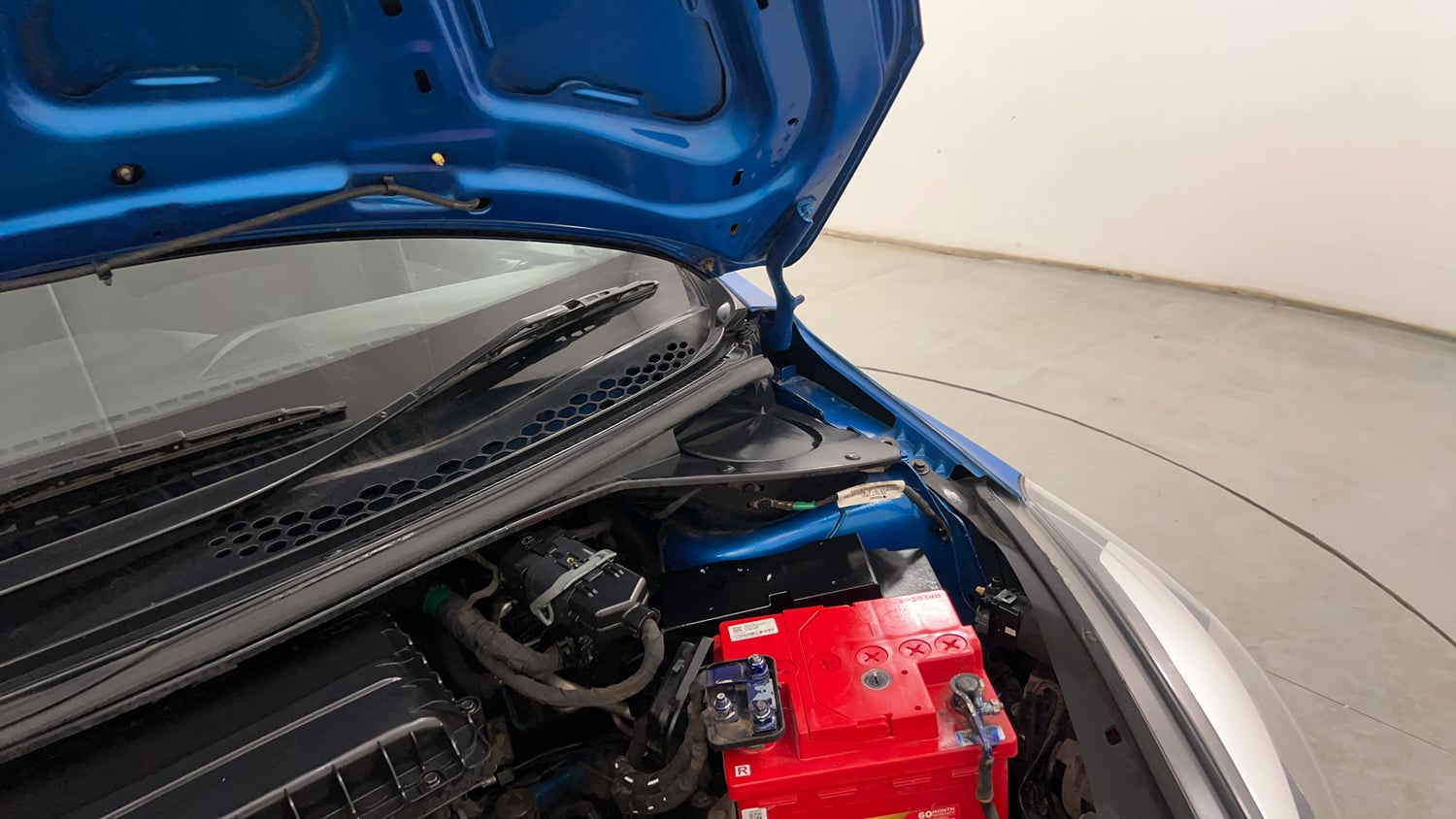 Used 2019 Tata Tiago Revotron XZ Plus Petrol Manual engine ENGINE LEFT SIDE HINGE & APRON VIEW