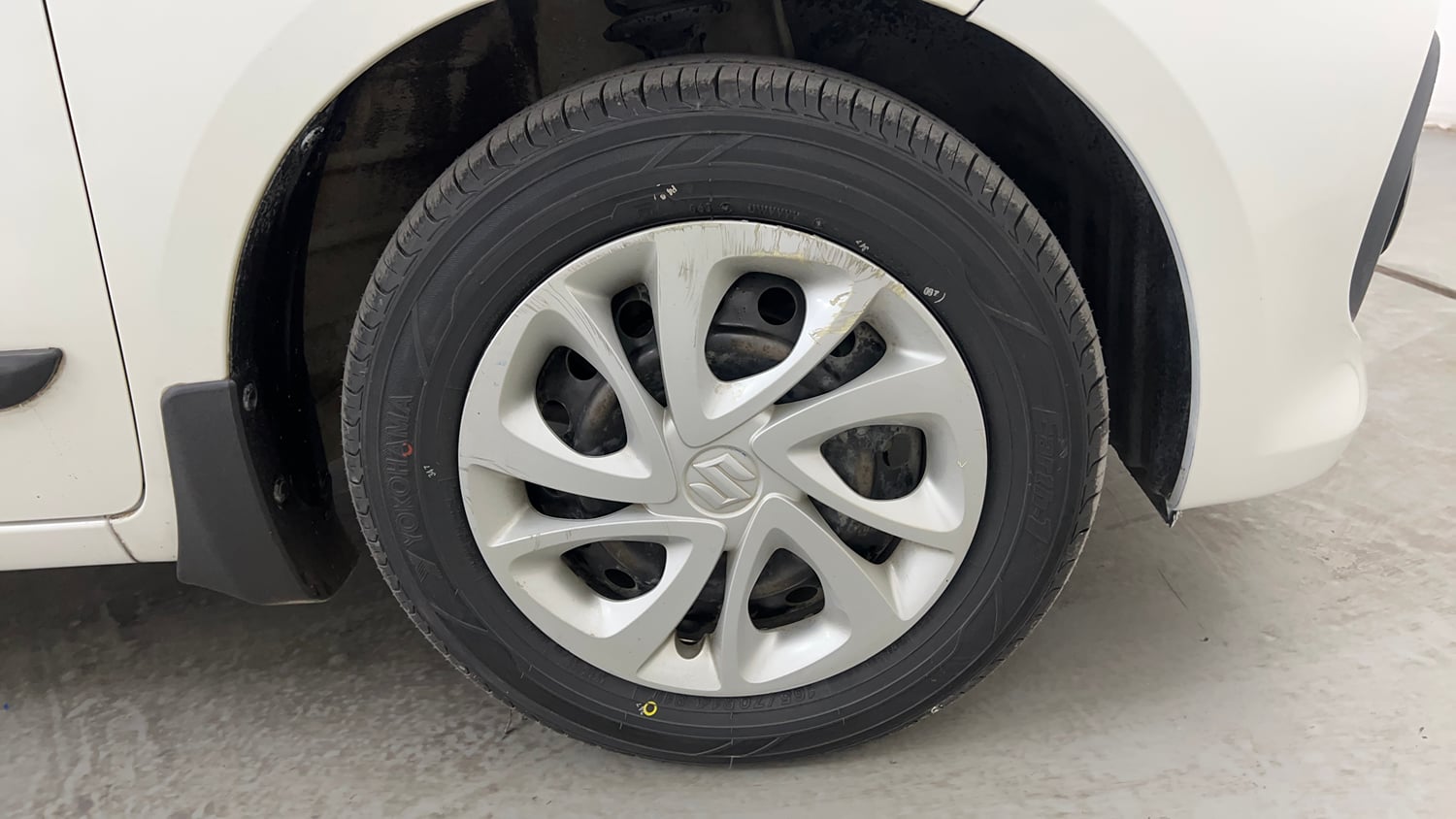 Used 2022 Maruti Suzuki Celerio ZXi AMT Petrol Automatic tyres RIGHT FRONT TYRE RIM VIEW