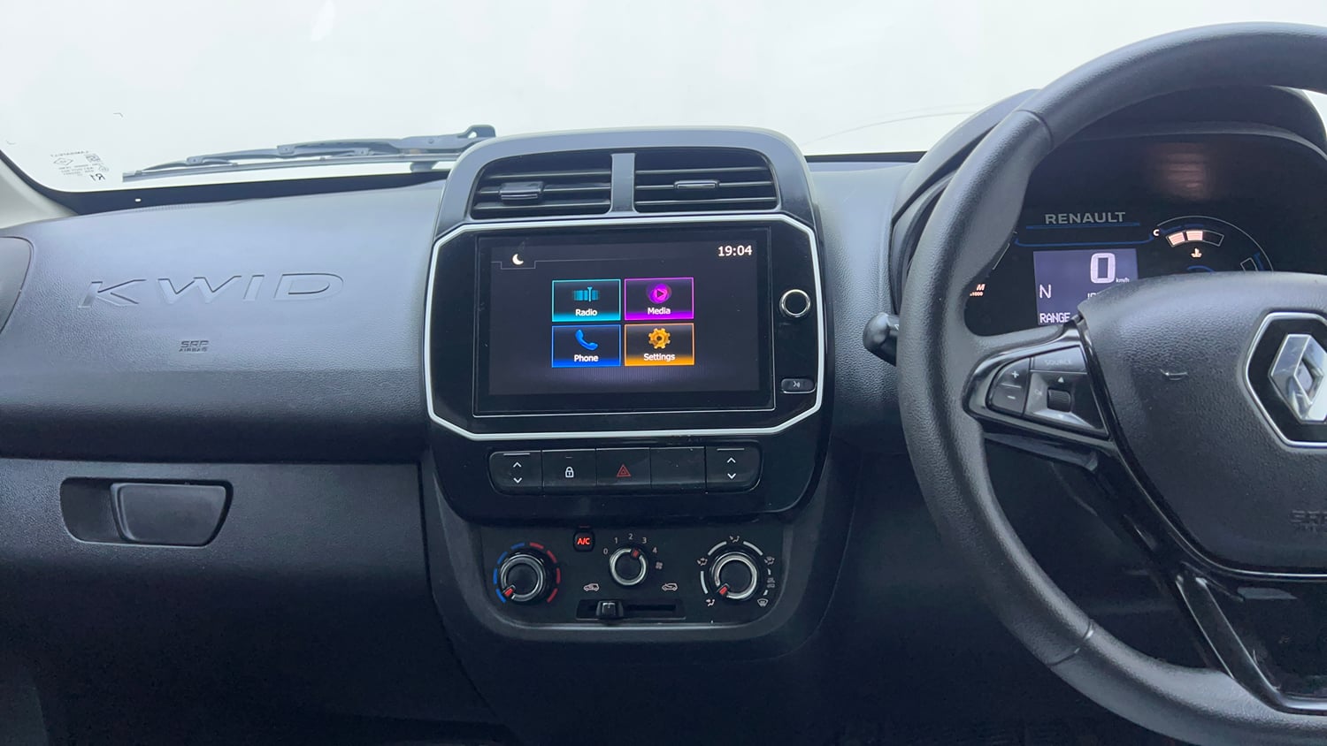 Used 2024 Renault Kwid CLIMBER AMT Petrol Automatic interior MUSIC SYSTEM & AC CONTROL VIEW