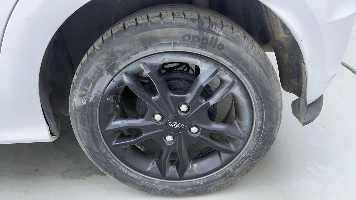 Used 2017 Ford Figo Titanium 1.2 Ti-VCT Petrol Manual tyres LEFT REAR TYRE RIM VIEW