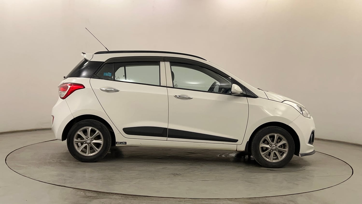 Used 2015 Hyundai Grand i10 Asta 1.2 Kappa VTVT Petrol Manual exterior RIGHT SIDE VIEW