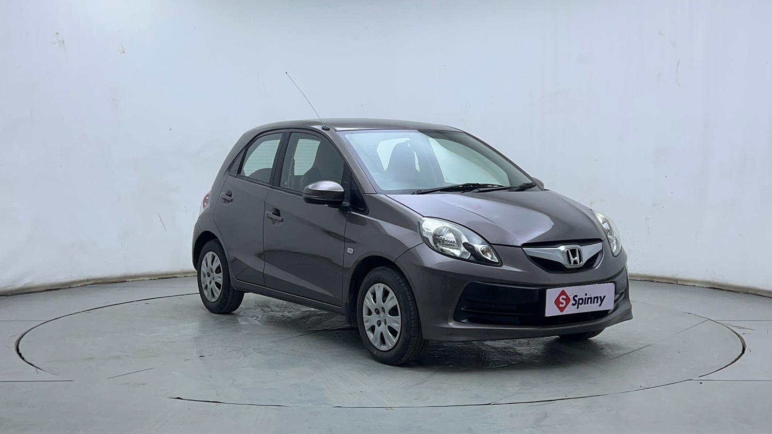 Used 2016 Honda Brio S MT Petrol Manual exterior RIGHT FRONT CORNER VIEW