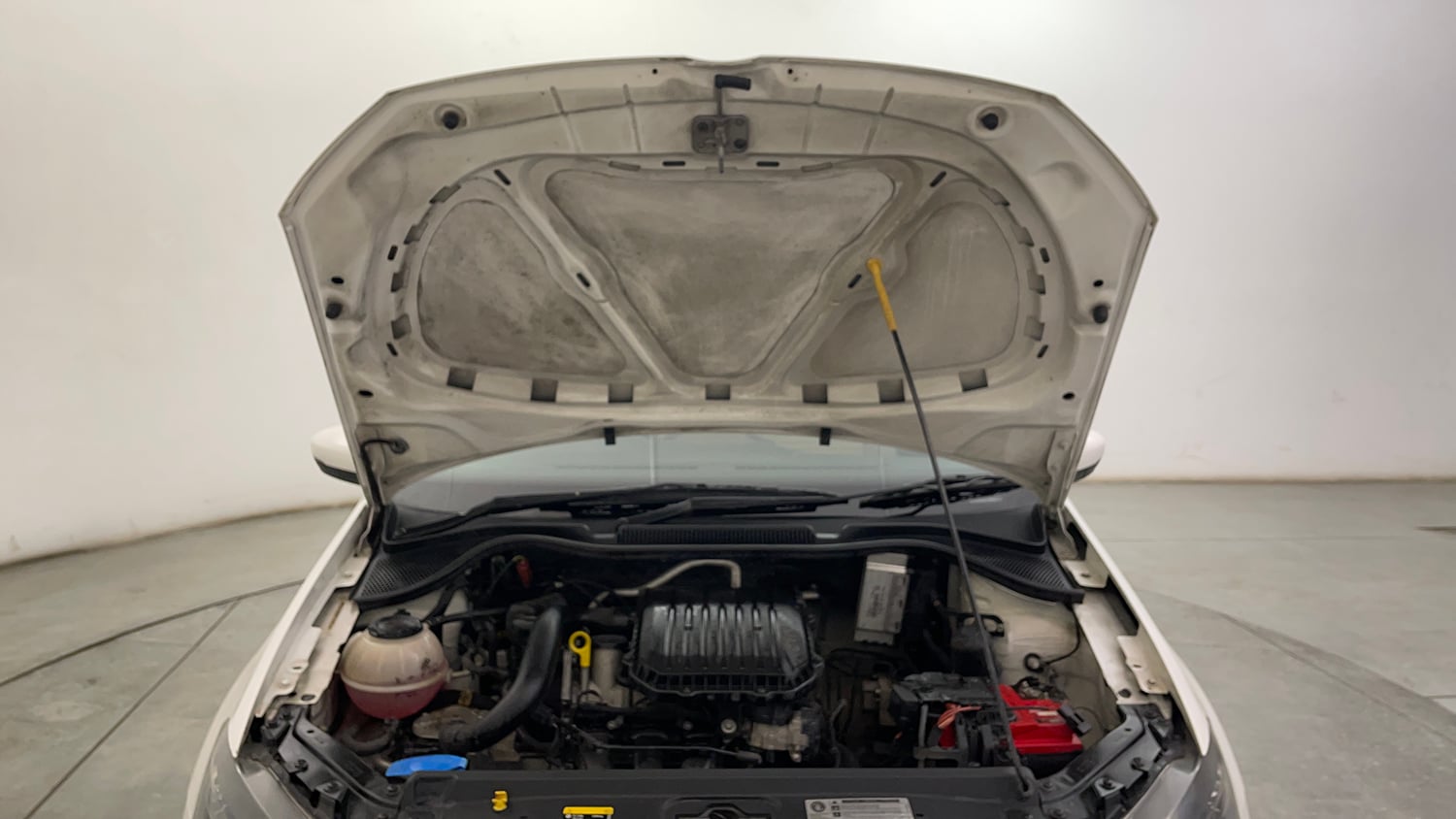 Used 2019 Volkswagen Ameo Trendline 1.0L (P) Petrol Manual engine ENGINE & BONNET OPEN FRONT VIEW