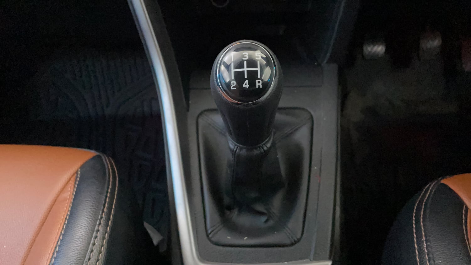 Used 2024 Maruti Suzuki Brezza ZXi S-CNG Dual Tone Cng Manual interior GEAR  KNOB VIEW