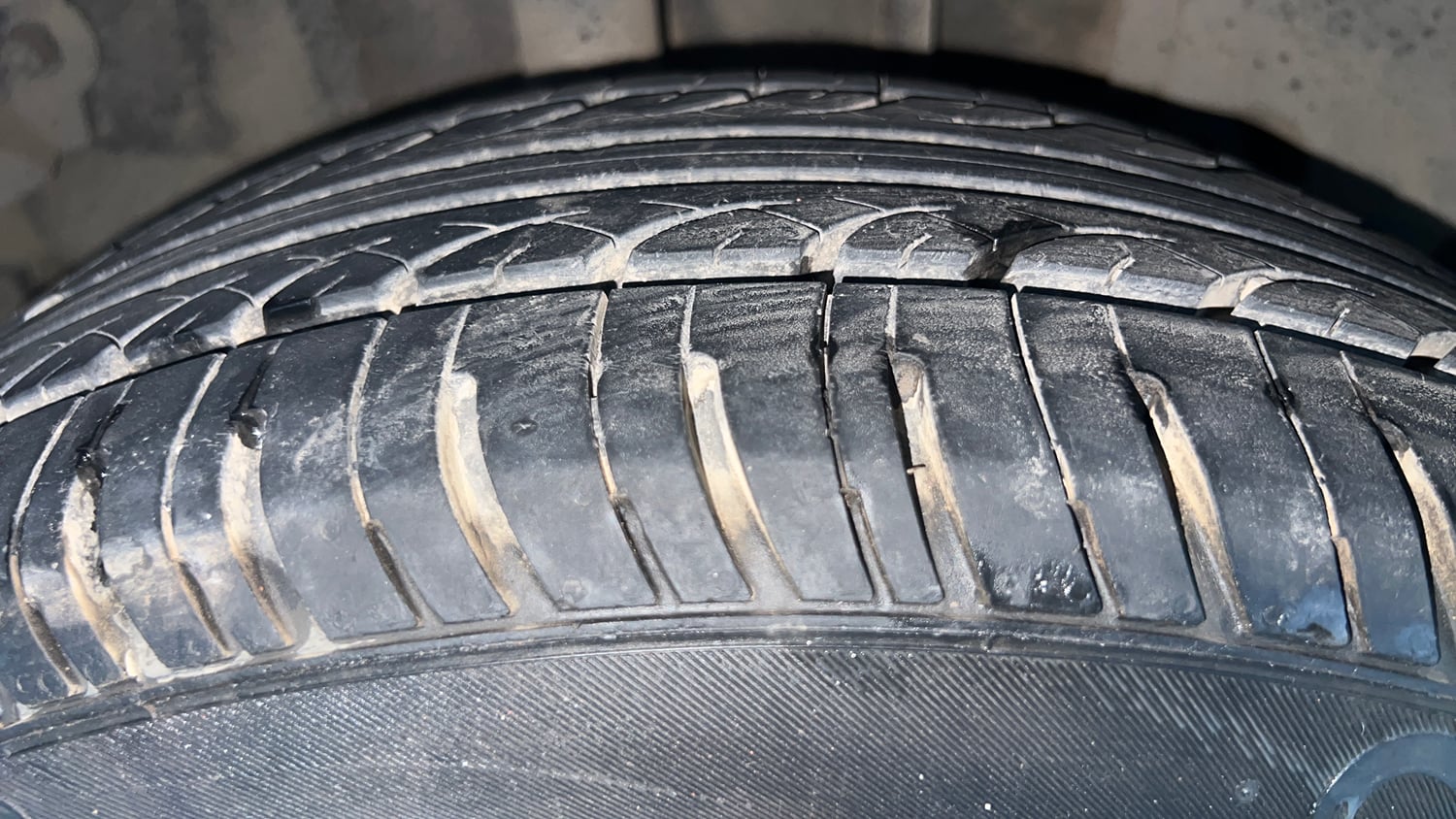 Used 2022 Tata Tigor EV XZ Plus Electric Automatic tyres RIGHT REAR TYRE TREAD VIEW