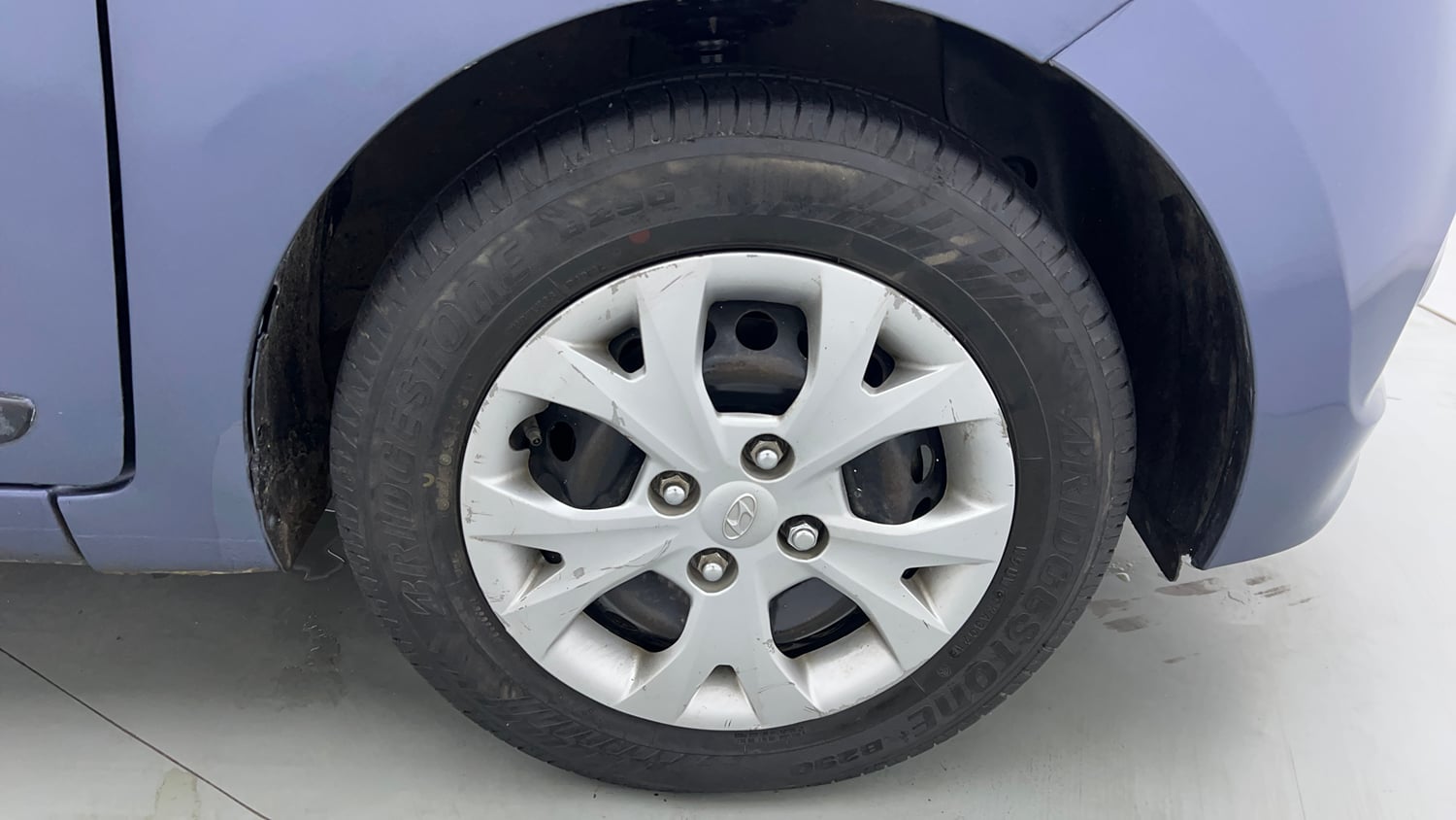 Used 2017 Hyundai Grand i10 Magna 1.2 Kappa VTVT Petrol Manual tyres RIGHT FRONT TYRE RIM VIEW