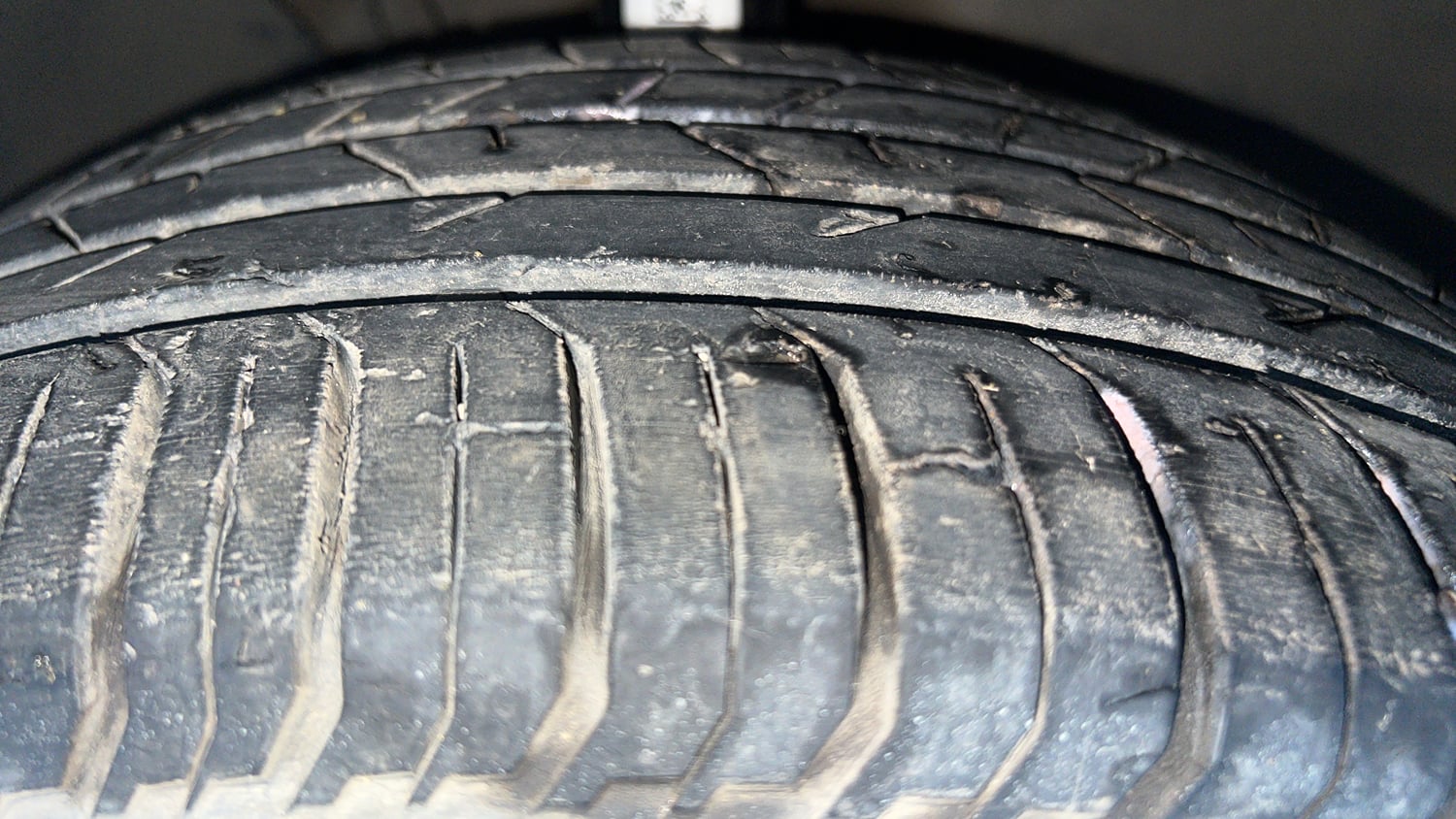 Used 2023 Skoda Slavia Style 1.0L TSI AT Petrol Automatic tyres RIGHT FRONT TYRE TREAD VIEW