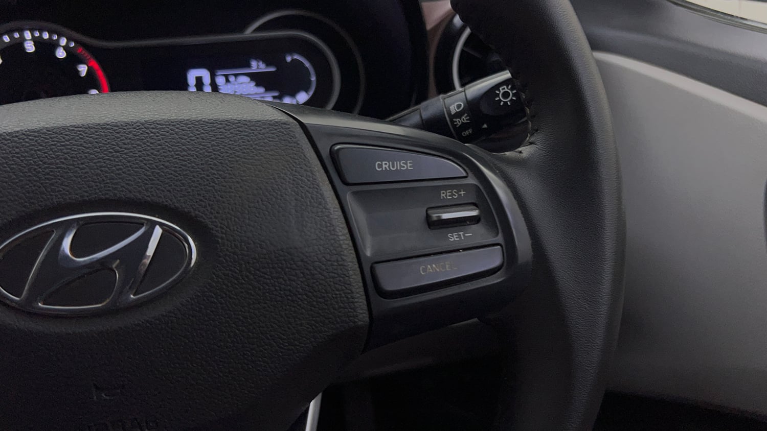 Used 2020 Hyundai Aura SX 1.2 (O) Petrol Petrol Manual top_features Cruise control
