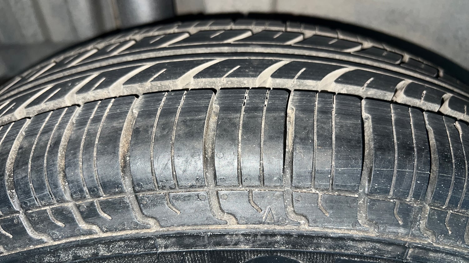 Used 2017 Maruti Suzuki Swift Lxi (O) Petrol Manual tyres RIGHT REAR TYRE TREAD VIEW