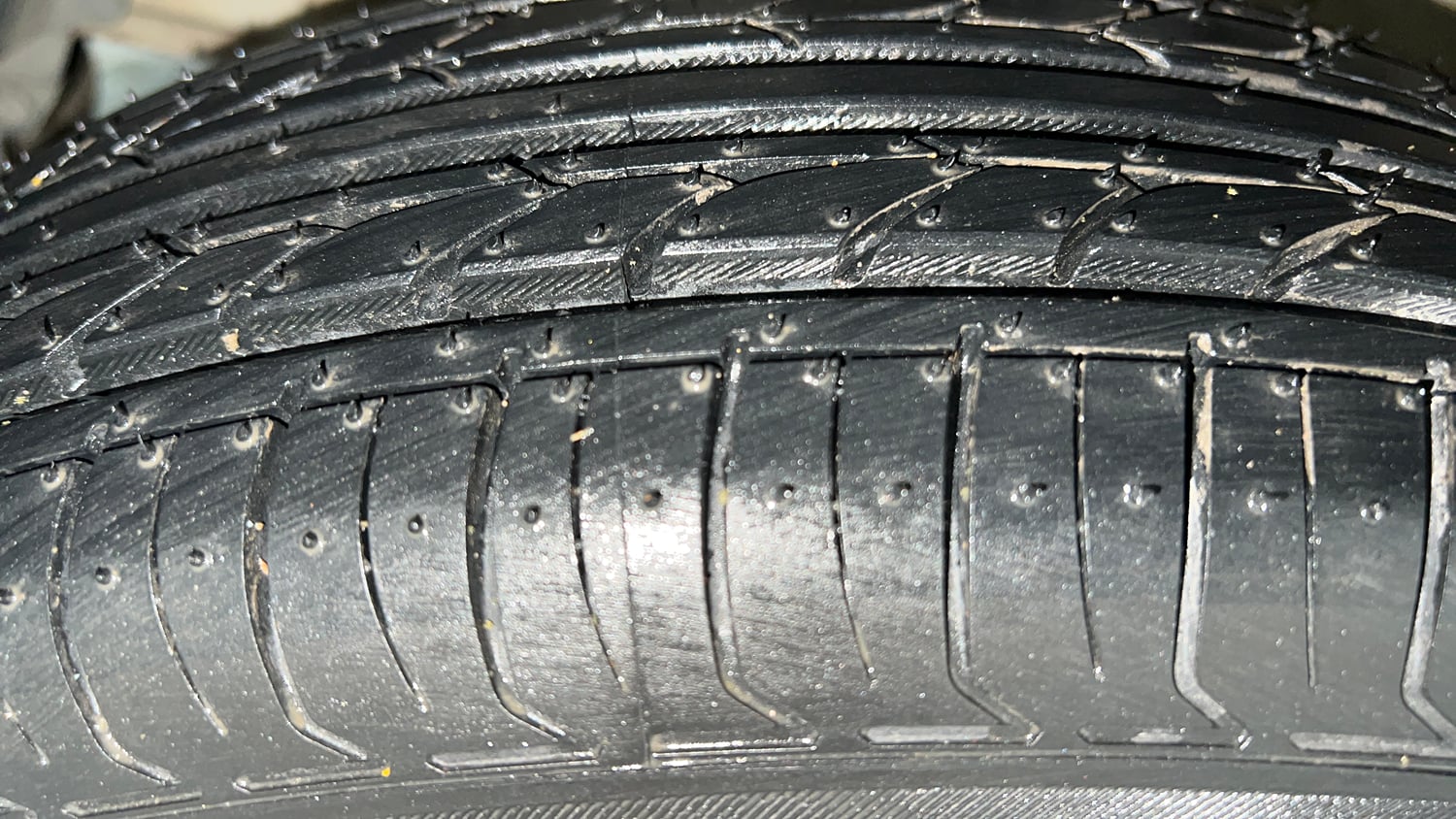 Used 2017 Maruti Suzuki Swift Dzire VDI Diesel Manual tyres LEFT FRONT TYRE TREAD VIEW