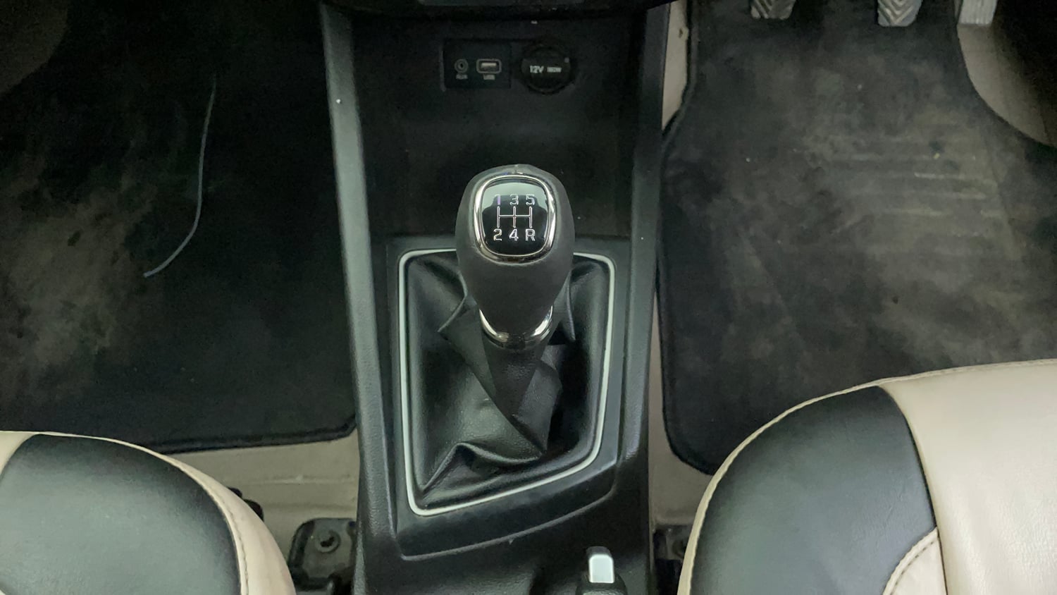 Used 2016 Hyundai Elite i20 Asta 1.2 Petrol Manual interior GEAR  KNOB VIEW