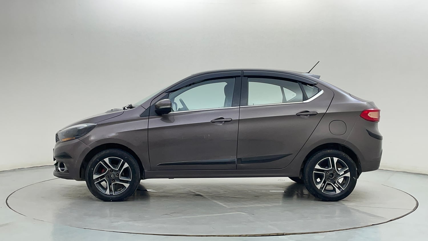 Used 2018 Tata Tigor Revotron XZA Petrol Automatic exterior LEFT SIDE VIEW