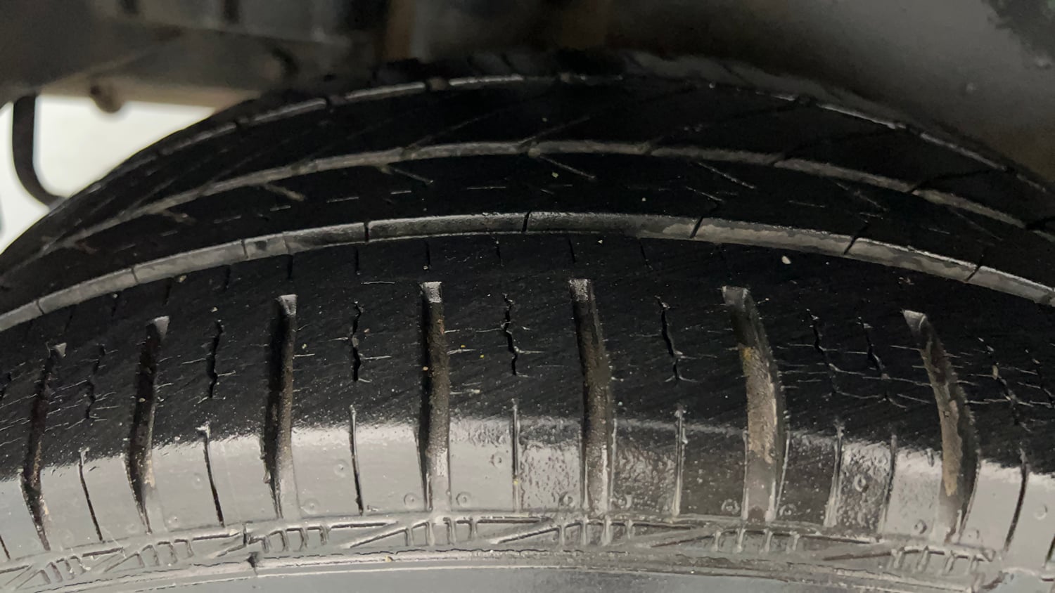 Used 2016 Maruti Suzuki Swift Dzire ZXI Petrol Manual tyres RIGHT REAR TYRE TREAD VIEW