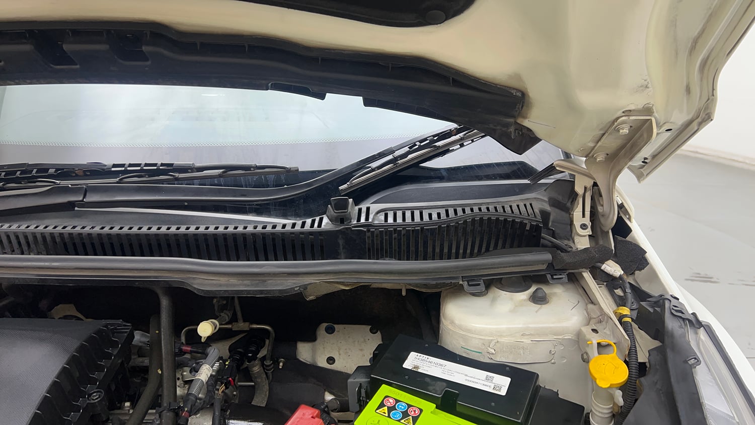 Used 2023 Tata Nexon XZ Plus (S) Petrol Manual engine ENGINE LEFT SIDE HINGE & APRON VIEW