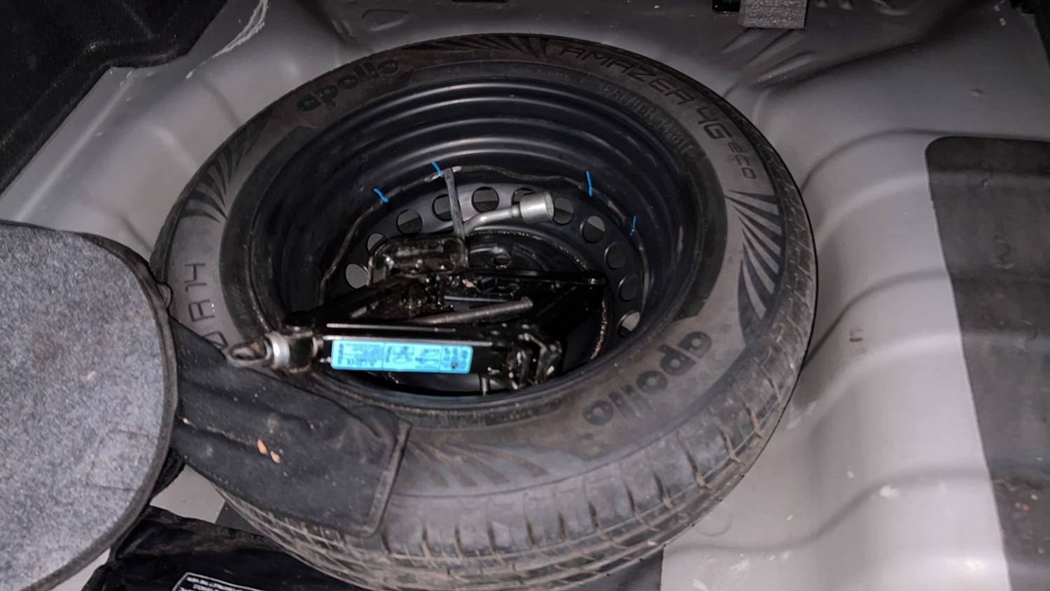 Used 2020 Hyundai Aura SX 1.2 (O) Petrol Petrol Manual tyres SPARE TYRE VIEW