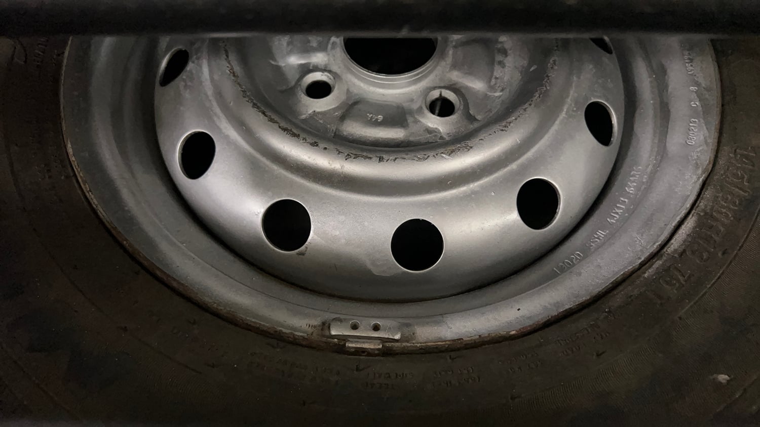 Used 2013 Maruti Suzuki Wagon R LXI CNG Cng Manual tyres SPARE TYRE VIEW