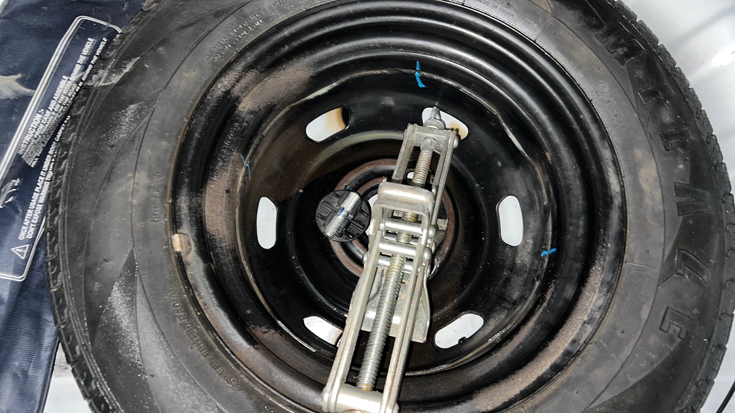 Used 2018 Renault Kwid RXT Petrol Manual tyres SPARE TYRE VIEW