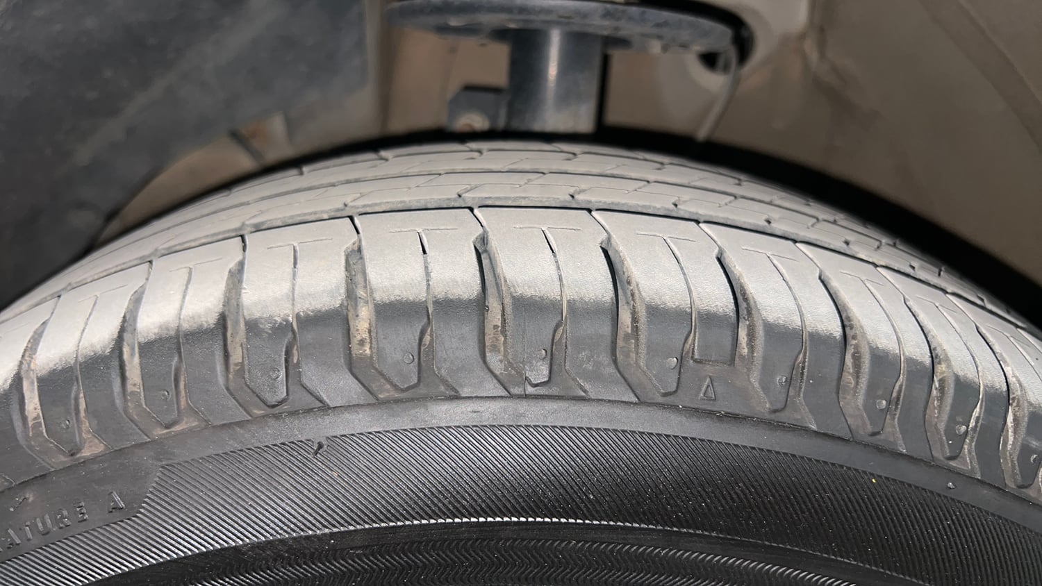 Used 2018 Maruti Suzuki Swift ZXi AMT Petrol Automatic tyres LEFT FRONT TYRE TREAD VIEW