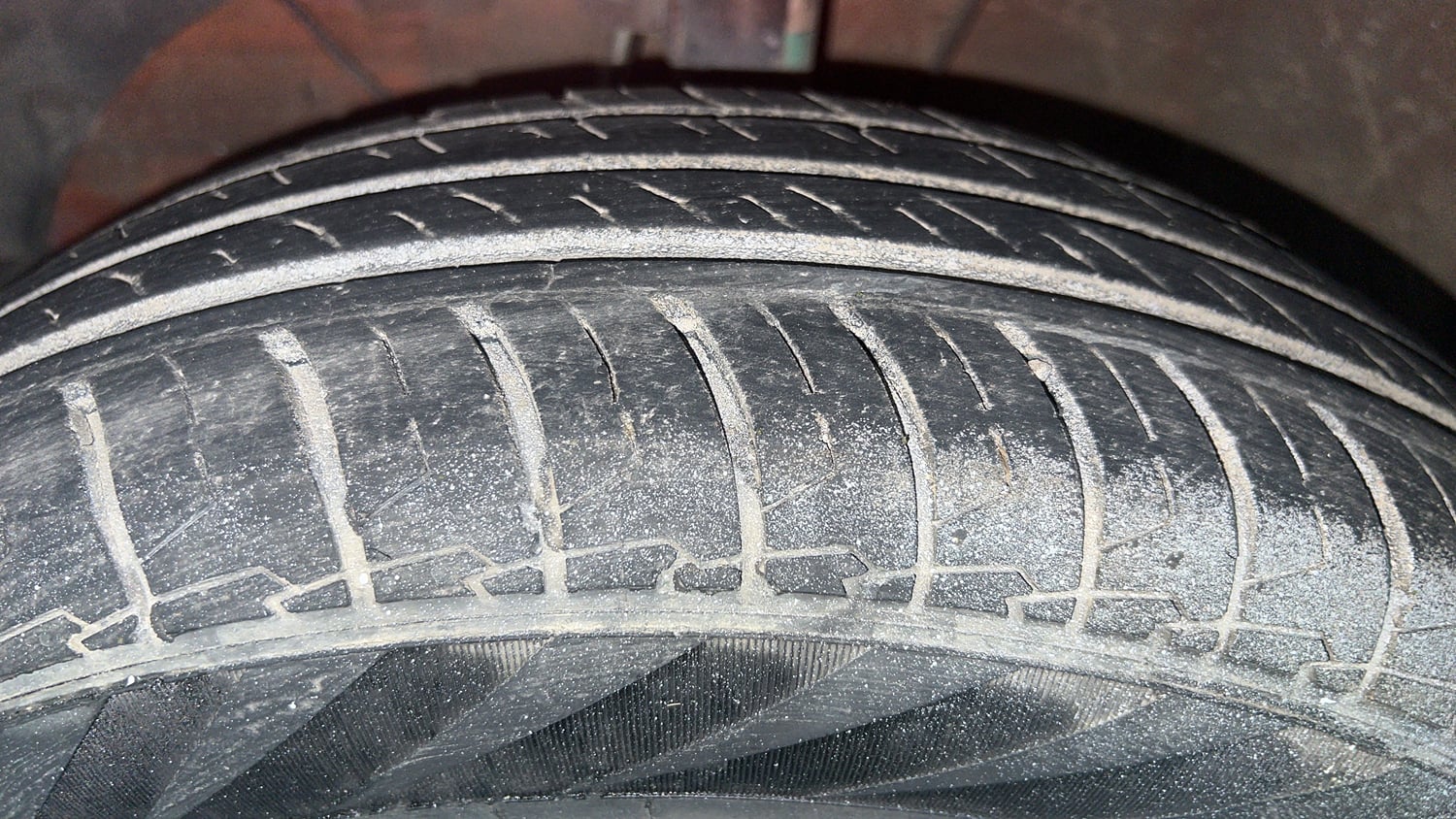Used 2018 Maruti Suzuki Swift VXi Petrol Manual tyres LEFT FRONT TYRE TREAD VIEW