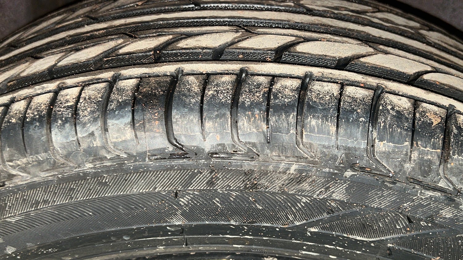 Used 2018 Maruti Suzuki Dzire ZXi Plus AMT Petrol Automatic tyres RIGHT REAR TYRE TREAD VIEW