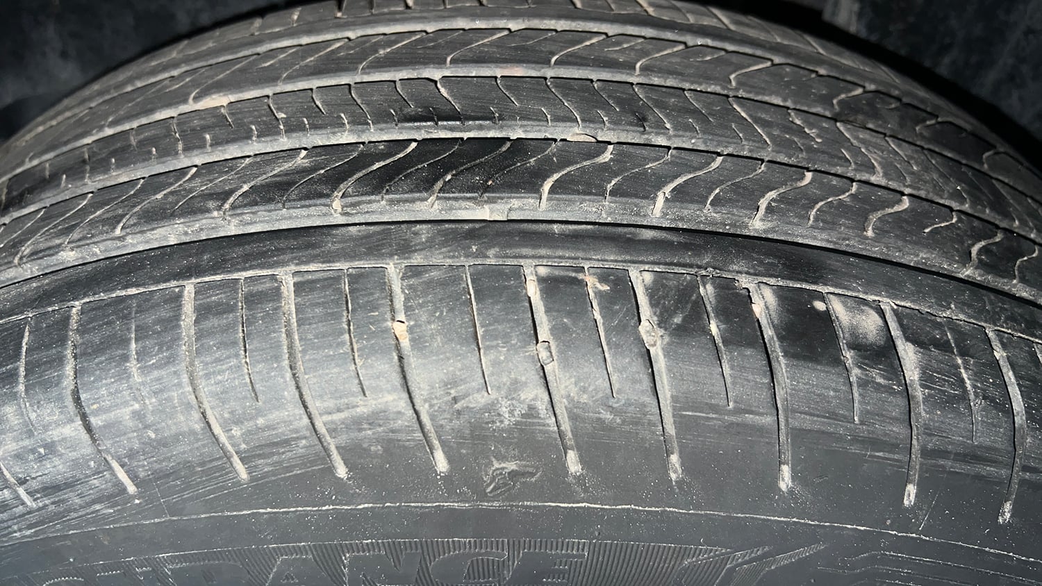Used 2023 Maruti Suzuki Fronx Delta Plus 1.2L MT Petrol Manual tyres LEFT REAR TYRE TREAD VIEW