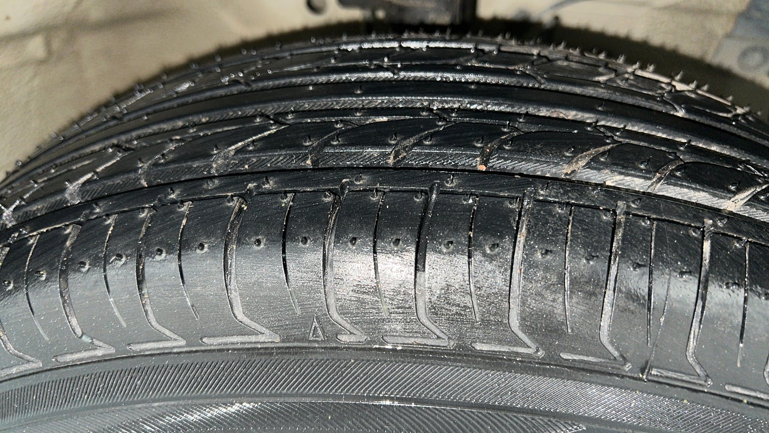 Used 2017 Maruti Suzuki Swift Dzire VDI Diesel Manual tyres RIGHT FRONT TYRE TREAD VIEW