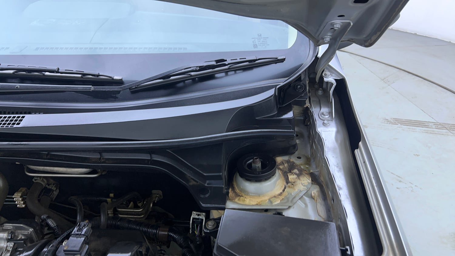 Used 2022 Honda Amaze VX CVT 1.2 Petrol Petrol Automatic engine ENGINE LEFT SIDE HINGE & APRON VIEW