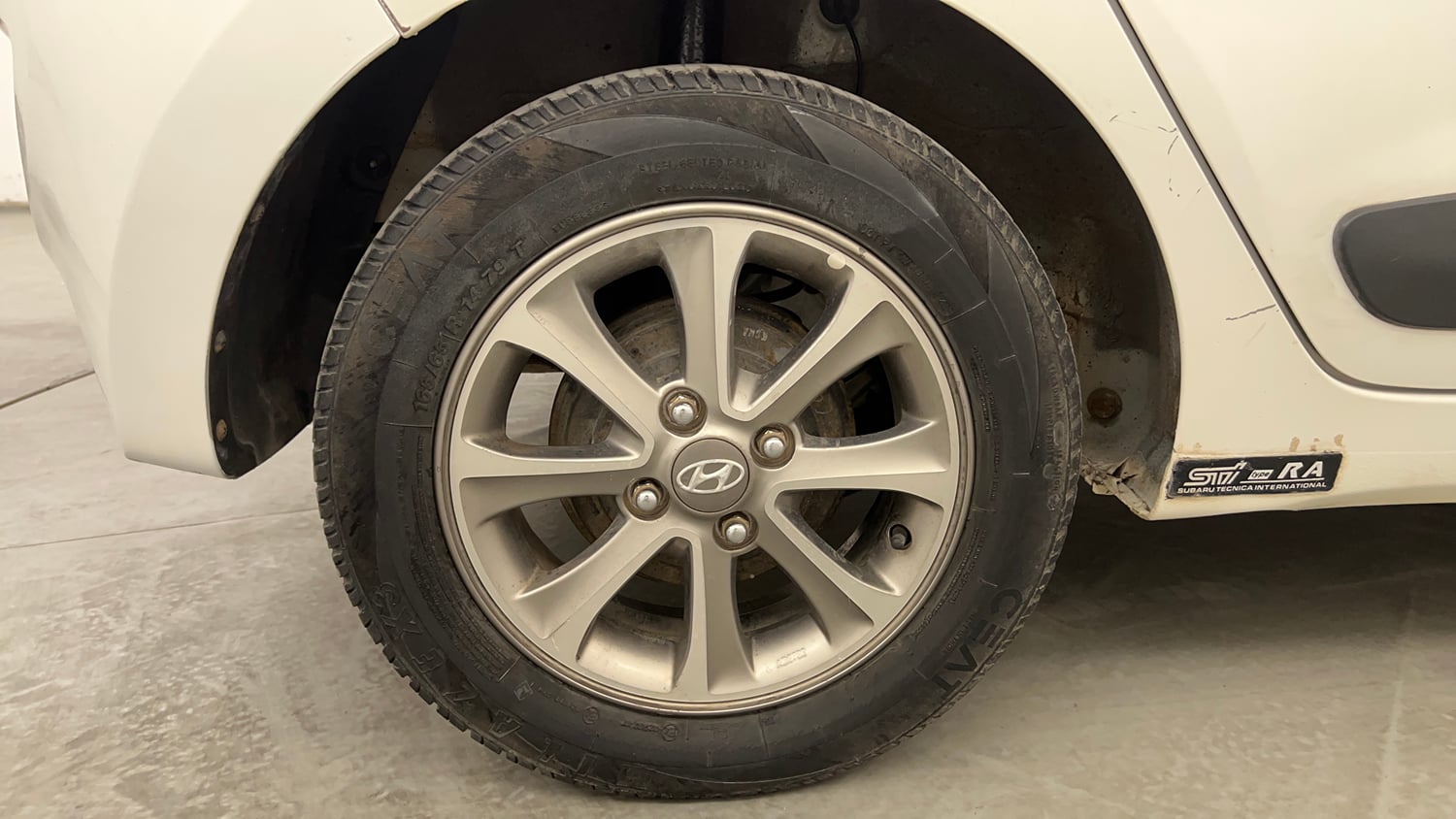 Used 2015 Hyundai Grand i10 Asta 1.2 Kappa VTVT Petrol Manual tyres RIGHT REAR TYRE RIM VIEW