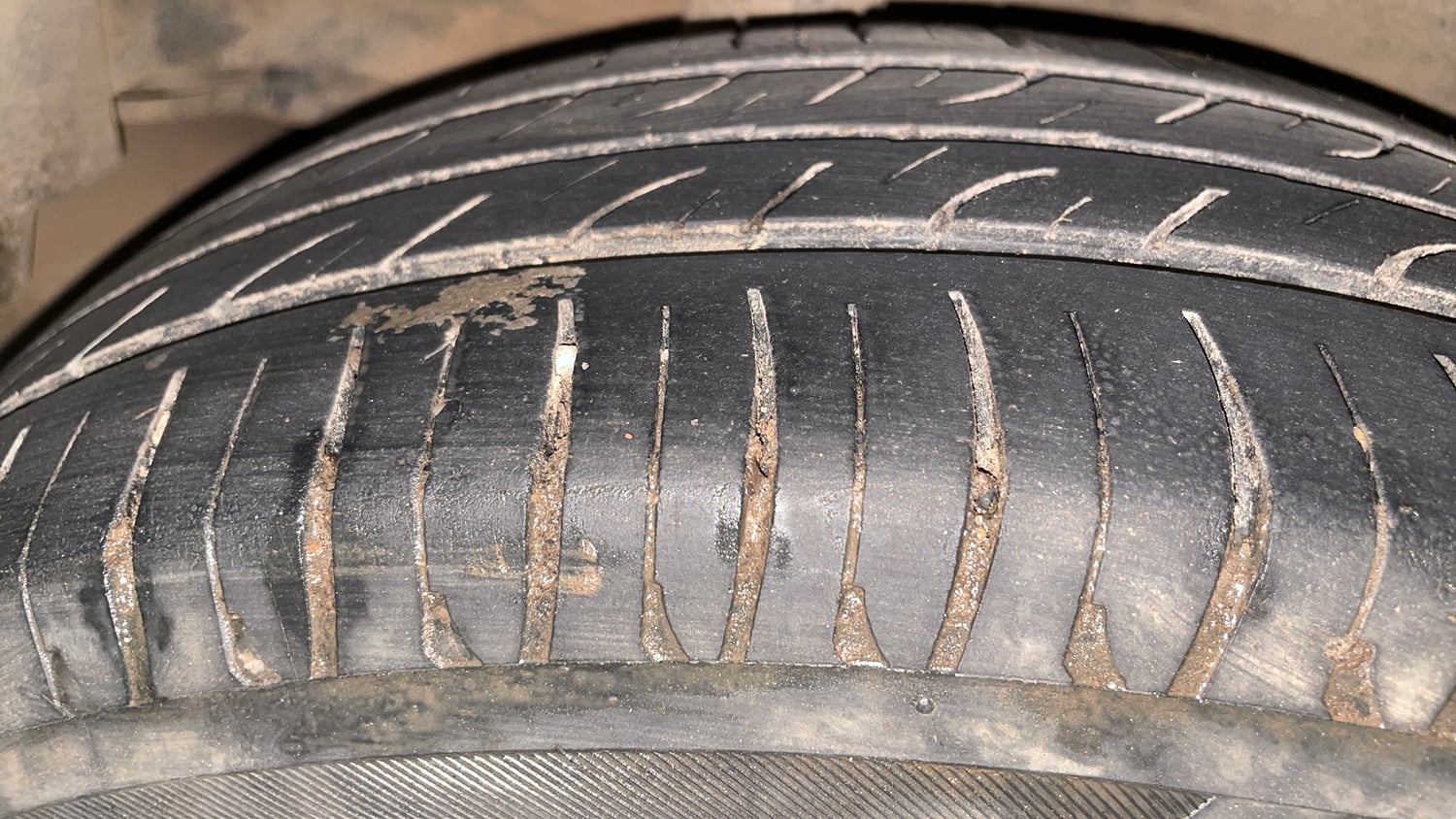 Used 2014 Honda City V Petrol Manual tyres RIGHT REAR TYRE TREAD VIEW