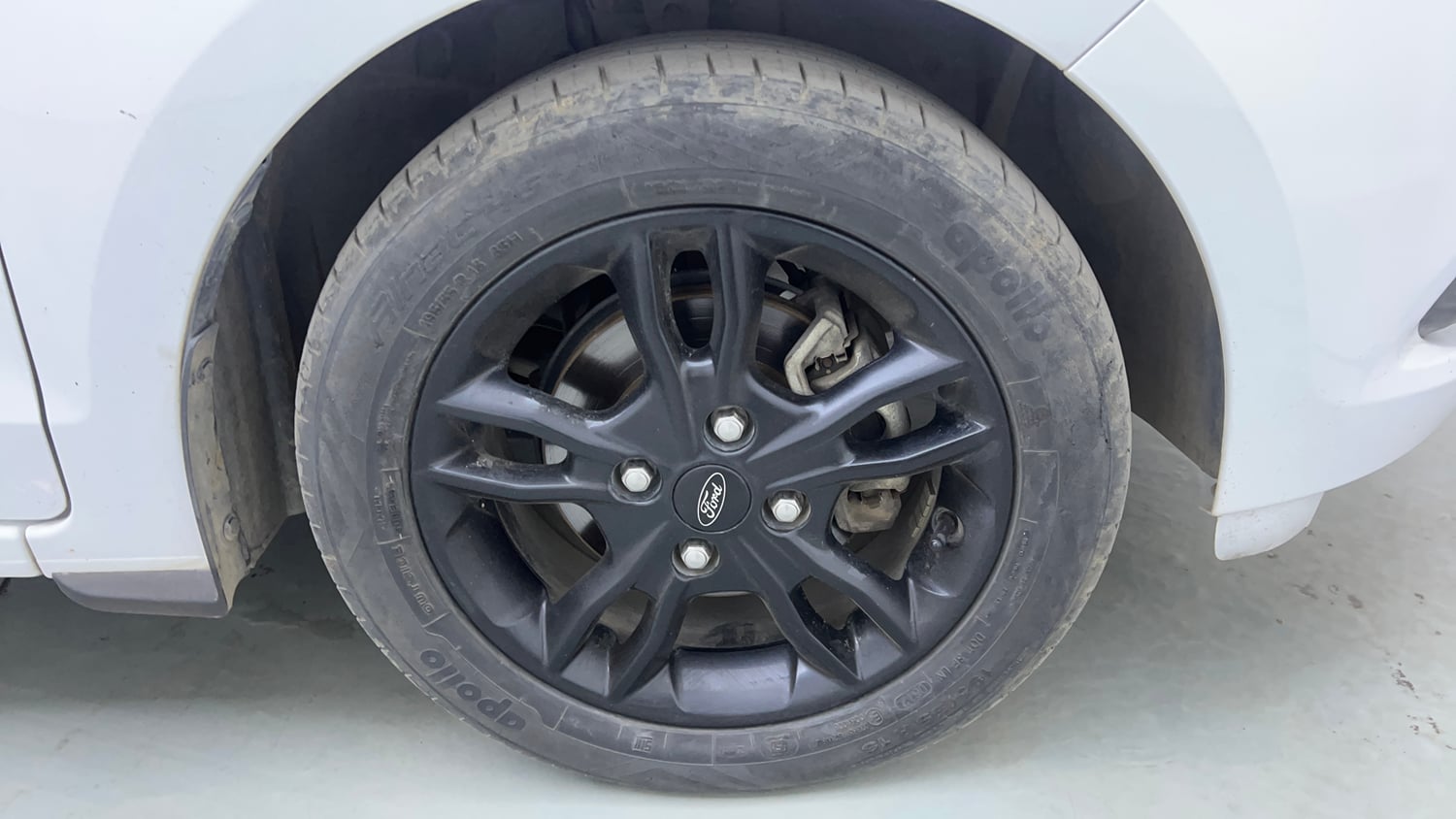 Used 2017 Ford Figo Titanium 1.2 Ti-VCT Petrol Manual tyres RIGHT FRONT TYRE RIM VIEW