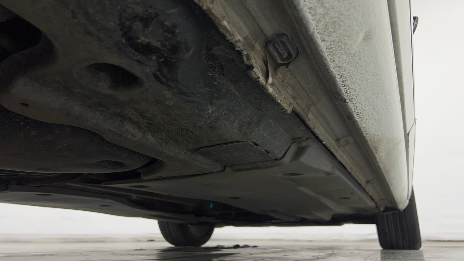 Used 2018 Skoda Superb L&K TSI AT Petrol Automatic extra REAR RIGHT UNDERBODY VIEW