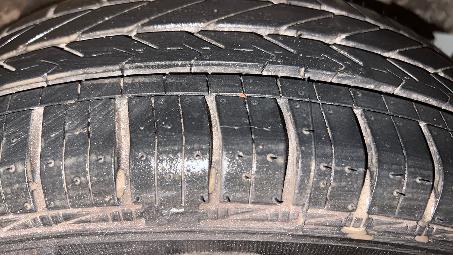 Used 2013 Hyundai Grand i10 Asta 1.2 Kappa VTVT Petrol Manual tyres LEFT REAR TYRE TREAD VIEW