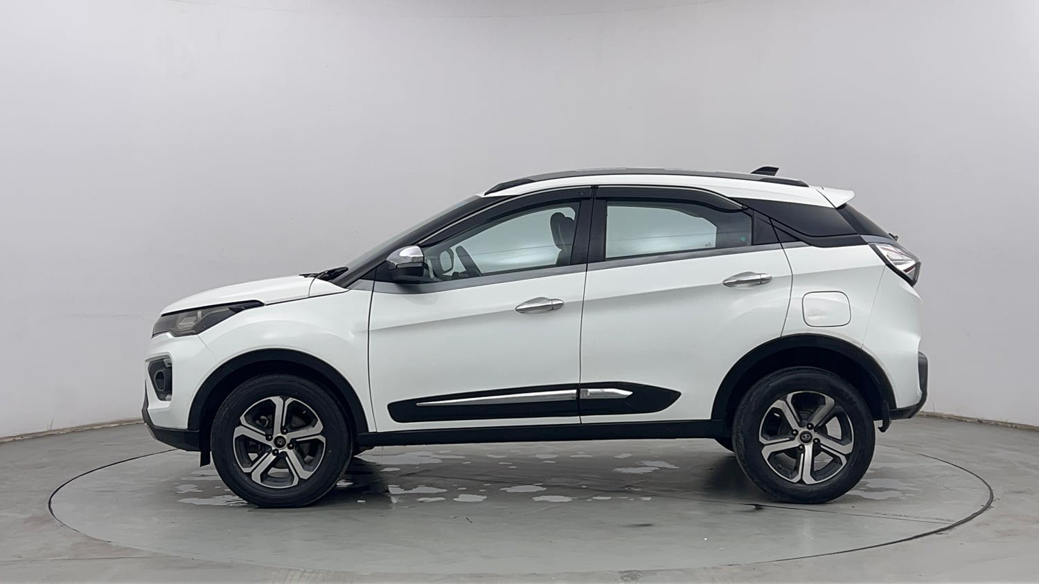 Used 2022 Tata Nexon XZ Plus (O) Petrol Manual exterior LEFT SIDE VIEW