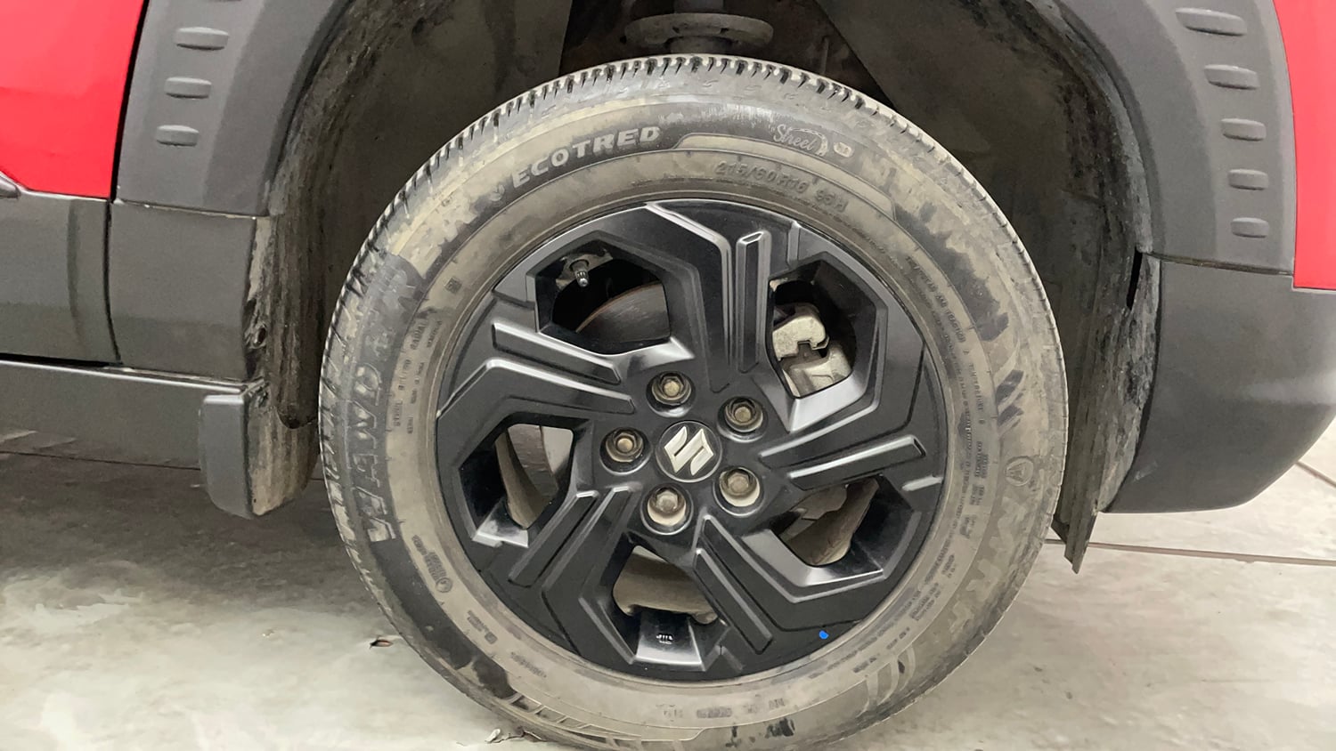 Used 2024 Maruti Suzuki Brezza ZXi S-CNG Dual Tone Cng Manual tyres RIGHT FRONT TYRE RIM VIEW